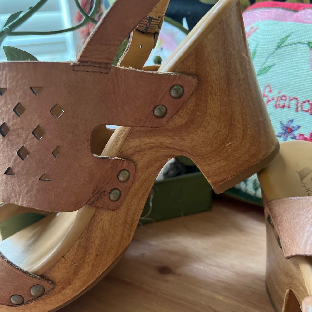 Year Round Korks Clogs